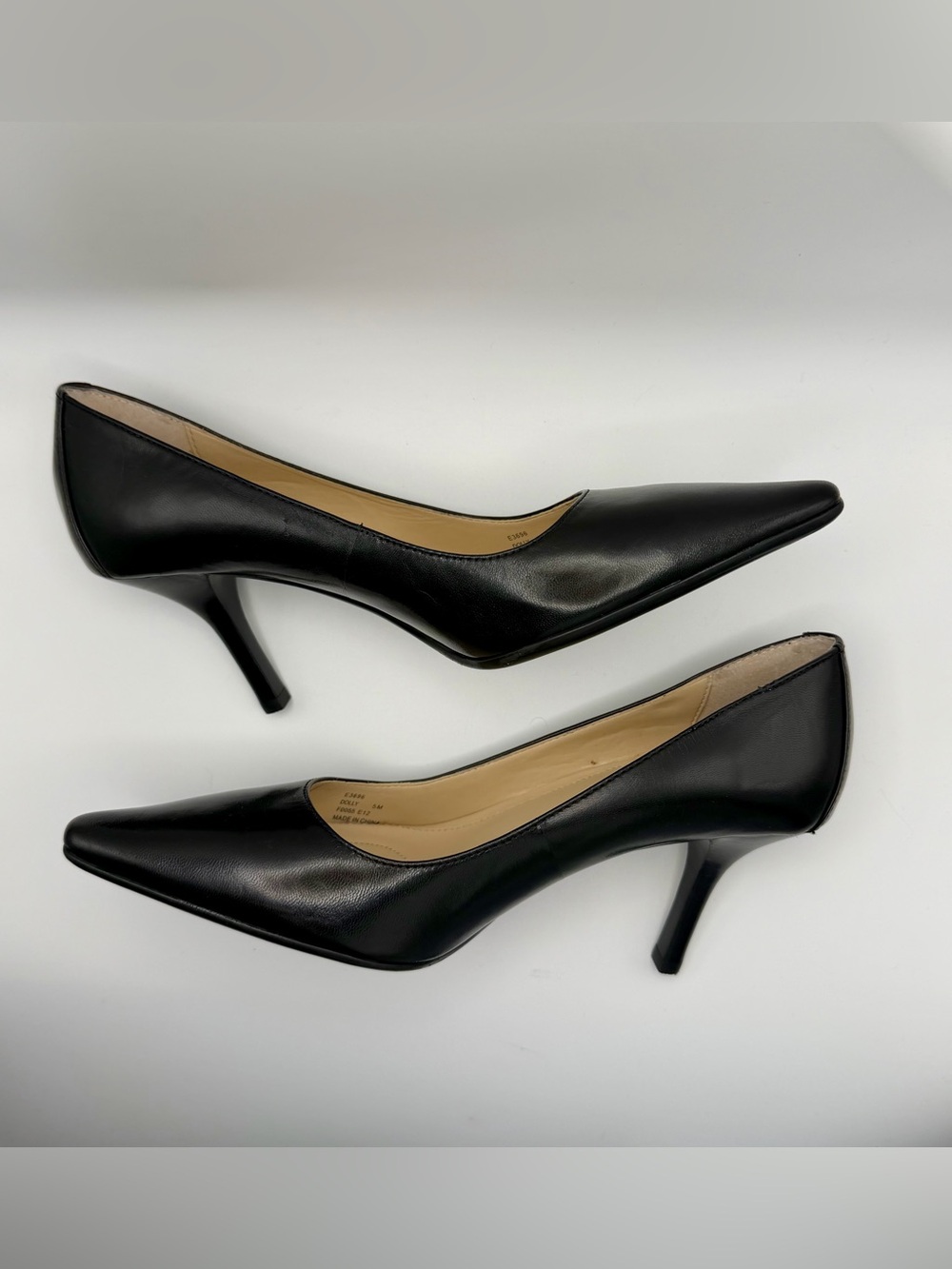 Calvin Klein Black Leather Pointed Toe Pumps Heels Size 5 NWOT Classic 3 in